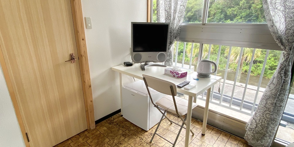 Twin Room, Non Smoking (for 1-3 people / Baritone) photo 2