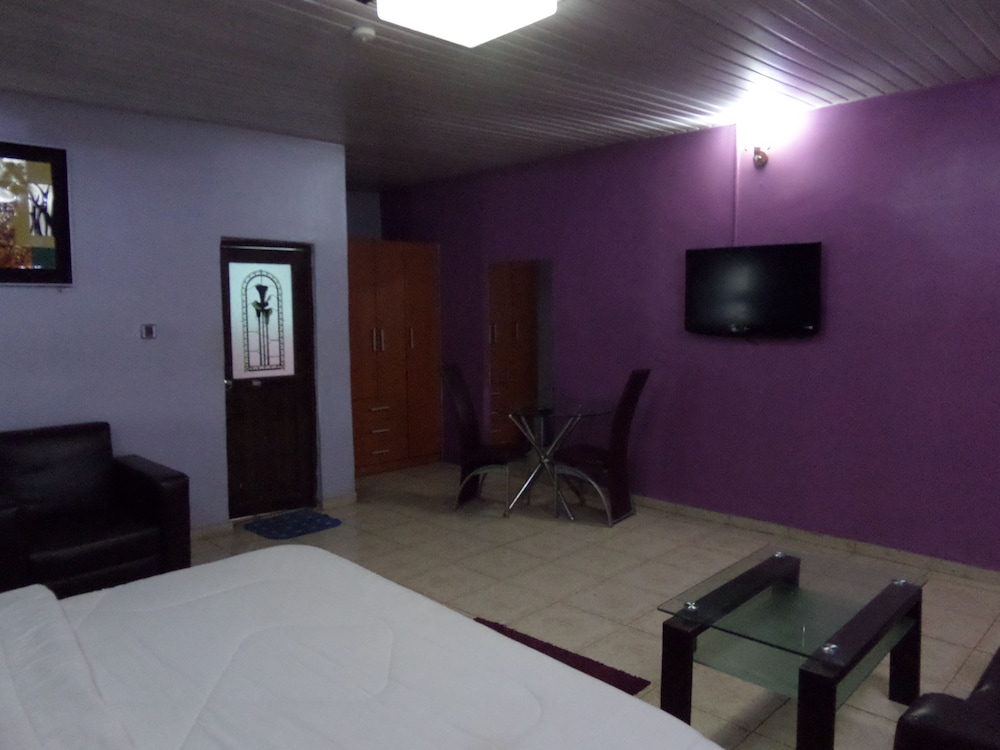 Design Suite, 1 Queen Bed, Non Smoking, Pool View photo 2