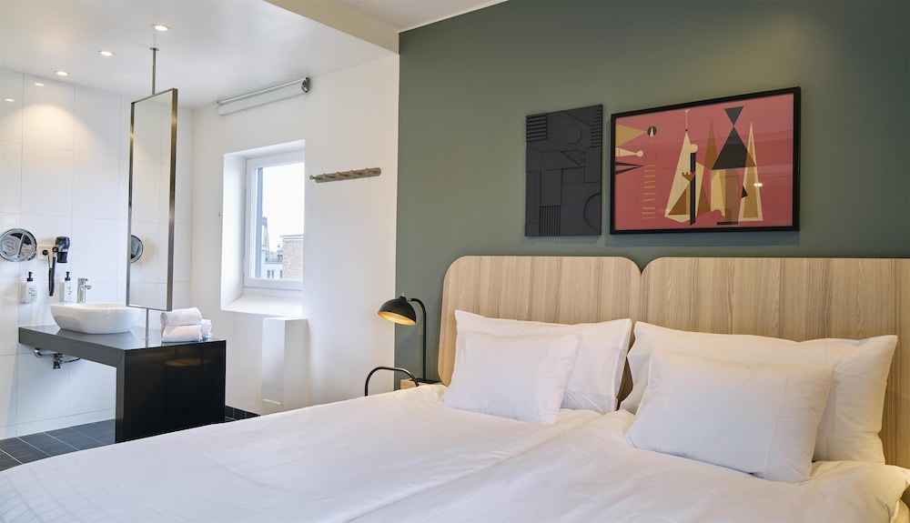 Suite (Master) - Photo 4
