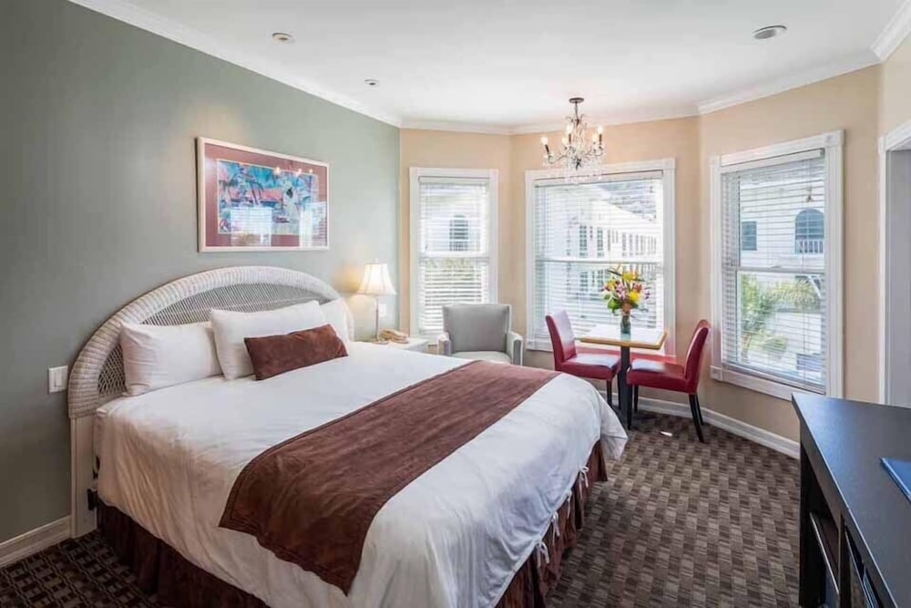 Luxury Suite, Partial Ocean View - Photo 3