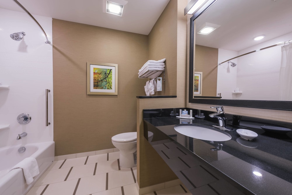 Room, 2 Queen Beds (Hearing Accessible) photo 3