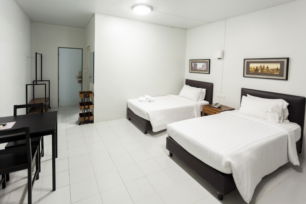 Standard Twin Room - Photo 1