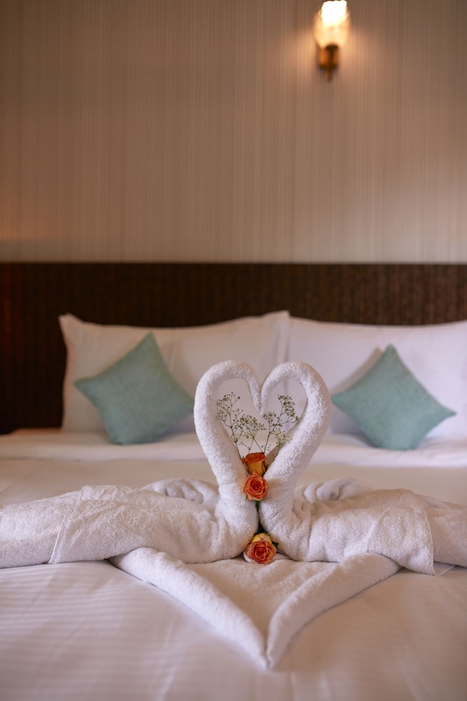Luxury Room, 1 King Bed, Garden View photo 2