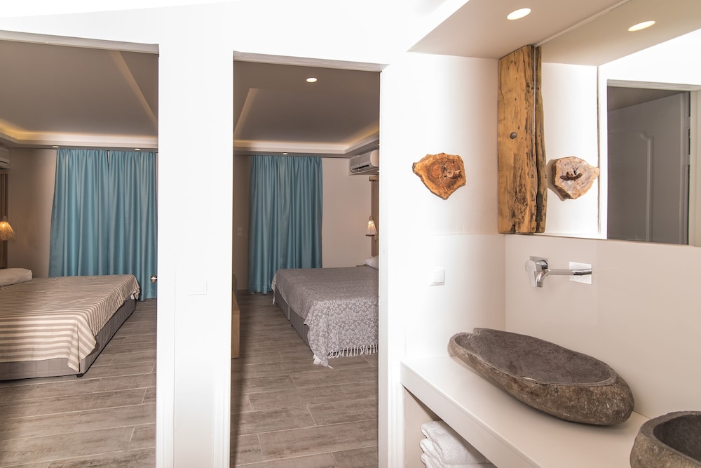 Family Suite, 2 Bedrooms, Pool View - Photo 4