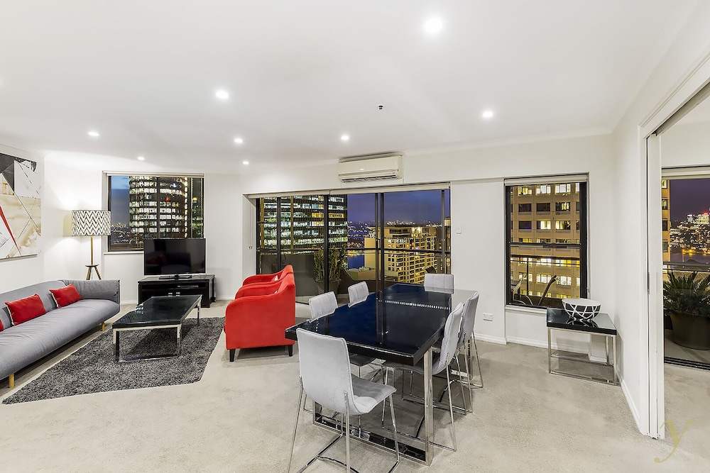Penthouse Three Bedroom Apartment thumbnail 5