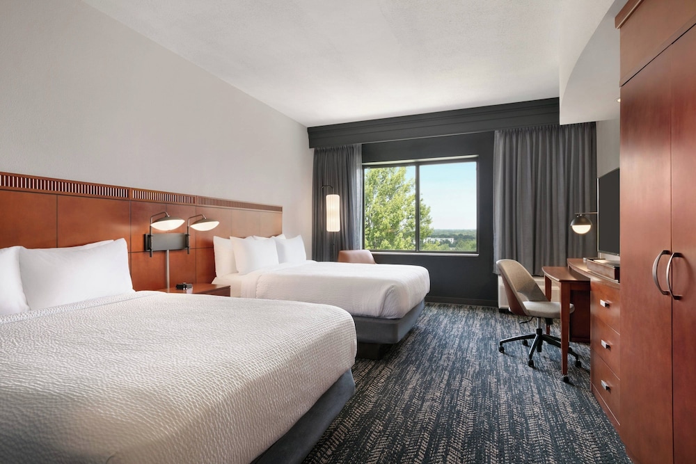 Room, 2 Queen Beds - Photo 1