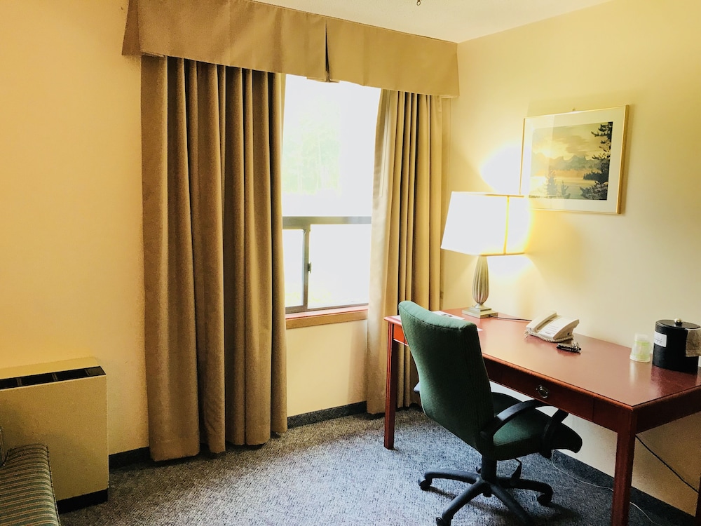 Business Suite, 1 Queen Bed photo 1