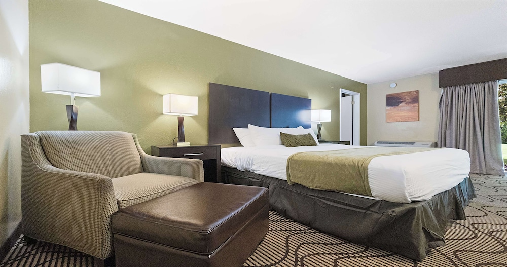 Suite, 2 Queen Beds, Non Smoking, Refrigerator & Microwave - Photo 13