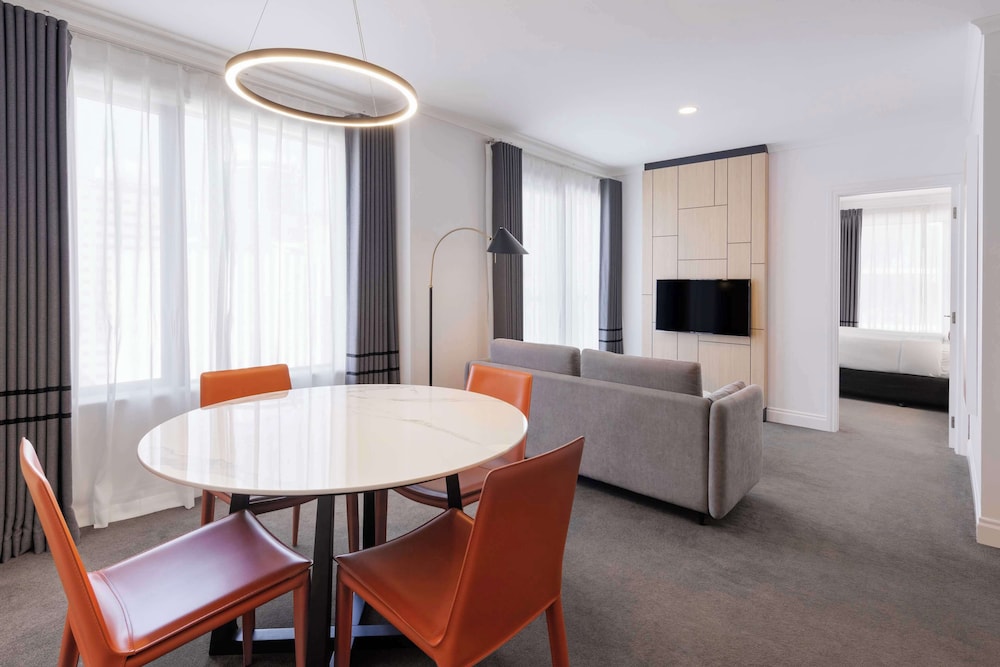 Premier One Bedroom Apartment - Photo 3