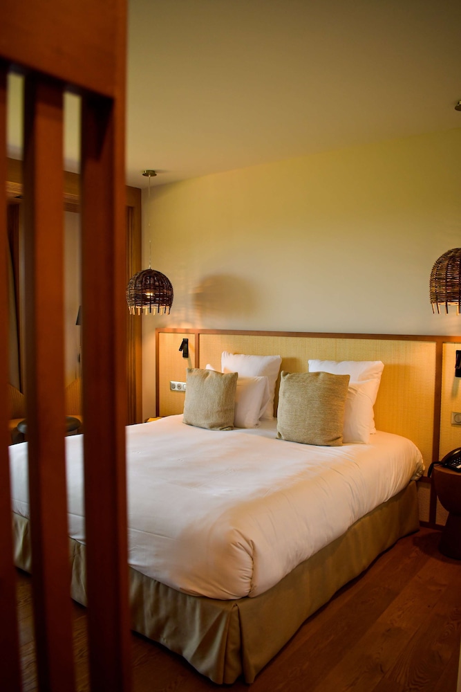 Junior Suite, 1 King Bed, Balcony, Sea View - Photo 14