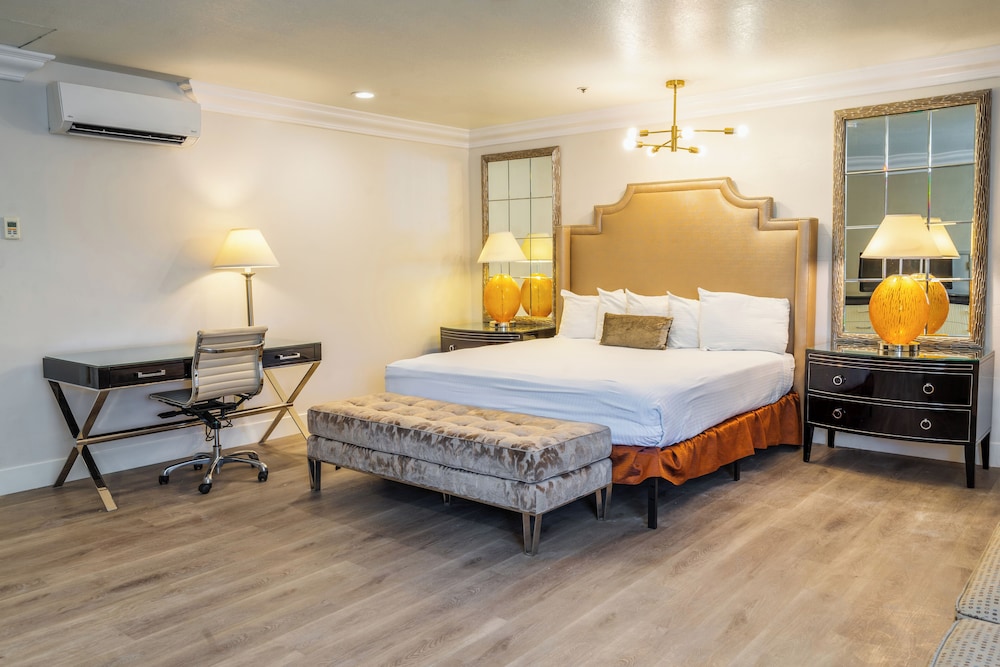 Studio Suite, 1 King Bed, Kitchenette - Photo 1