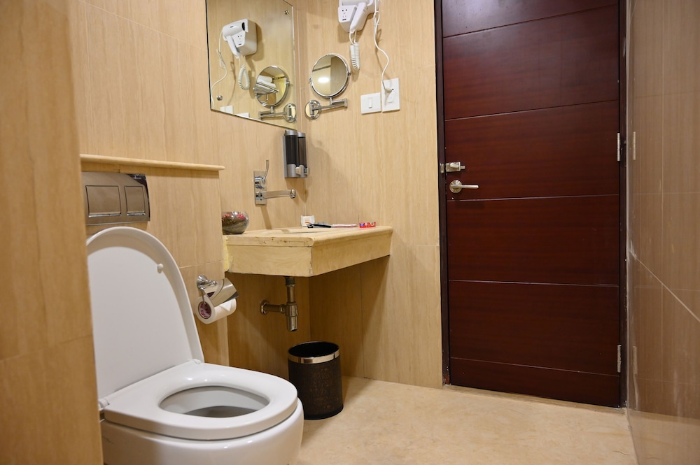 Executive Twin Room - Photo 9