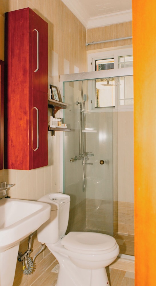 Exclusive Studio Suite, 1 Double Bed, Ensuite, Garden View thumbnail 5