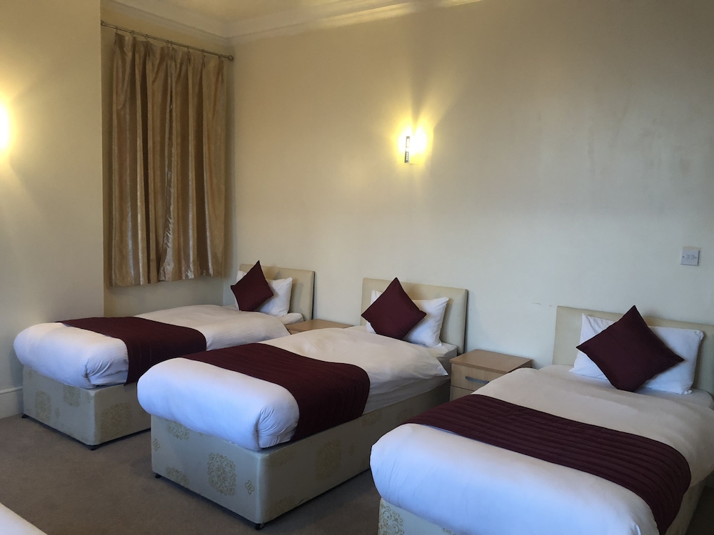 Family Room, Multiple Beds, Ensuite photo 1