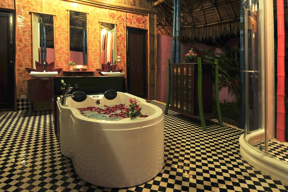 Jacuzzi Villa photo 2