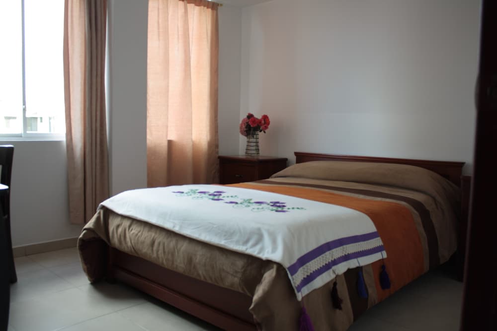 Standard Room, 1 Queen Bed photo 3