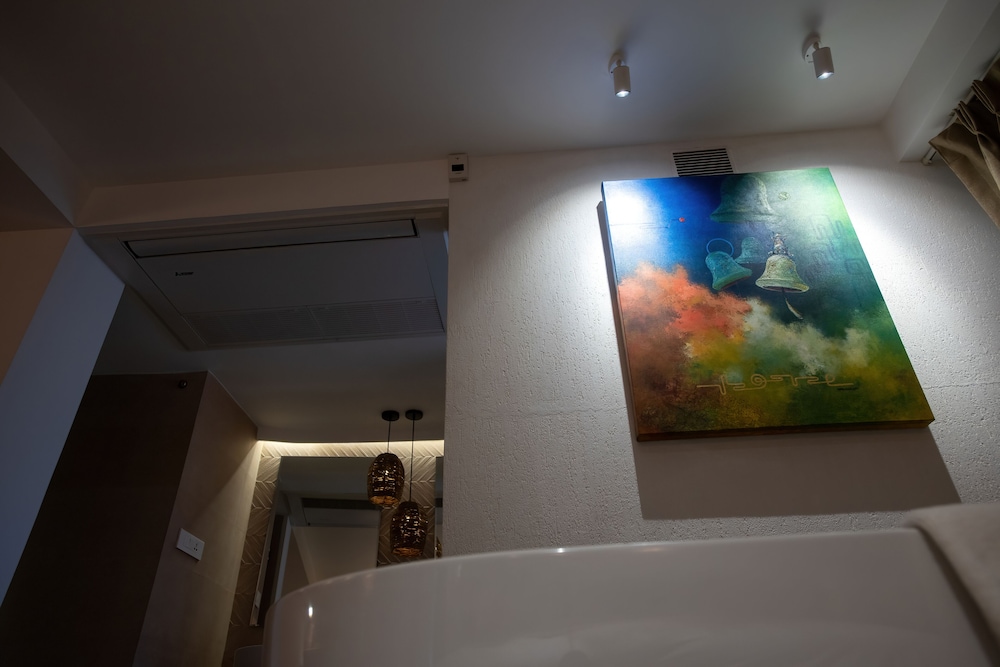 Nepali Suite - Photo 7