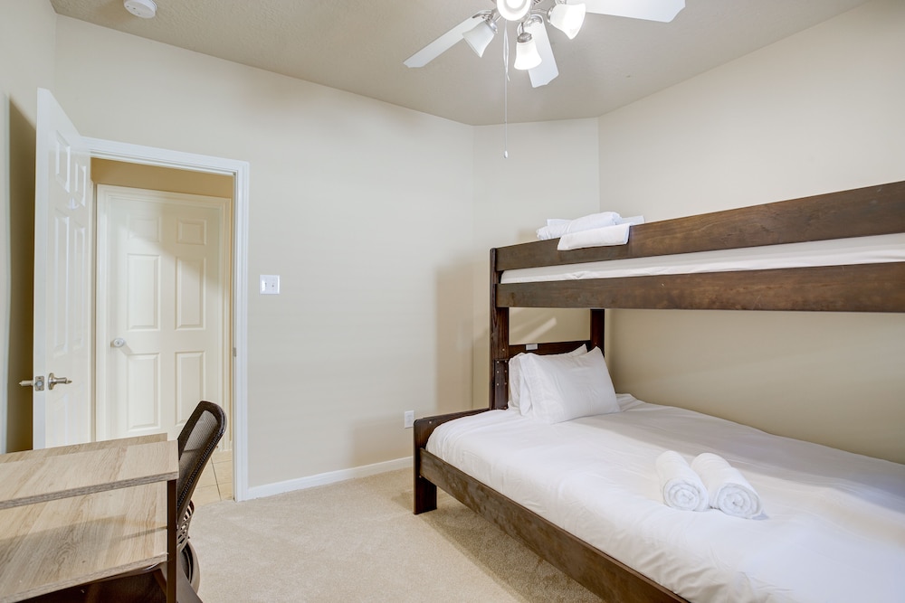 House (4 Bedrooms) photo 2