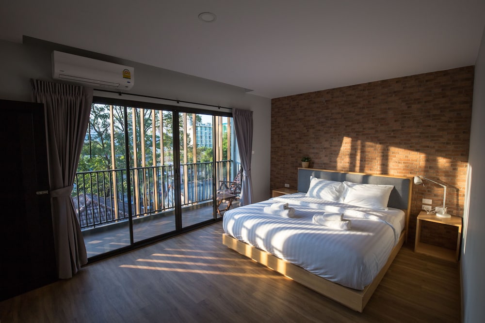 Standard Room, 3 Bedrooms, Pool View photo 3