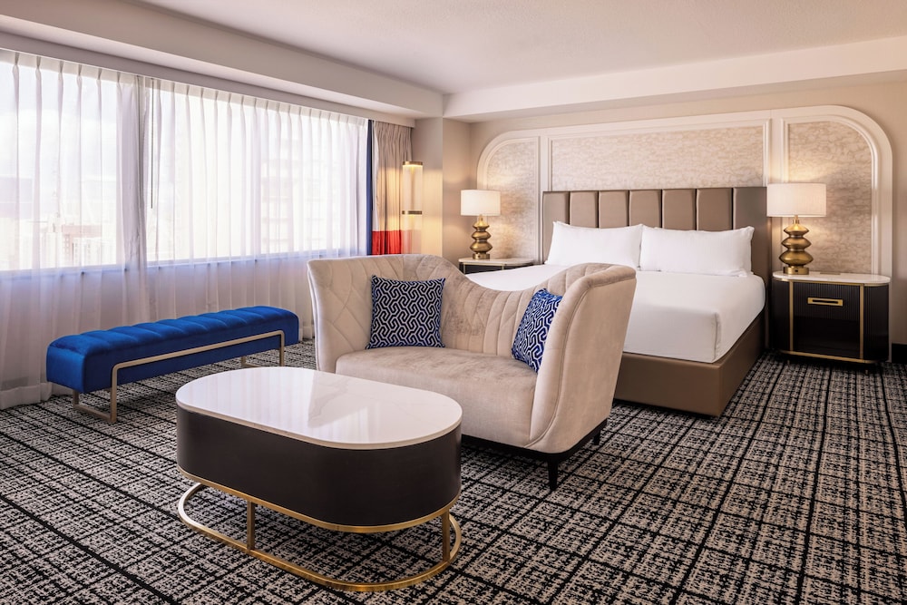 Versailles Executive Suite 1 King