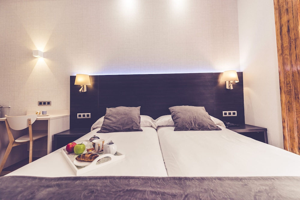 Double Room - Photo 11
