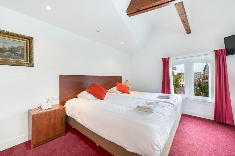 Suite - Photo 2