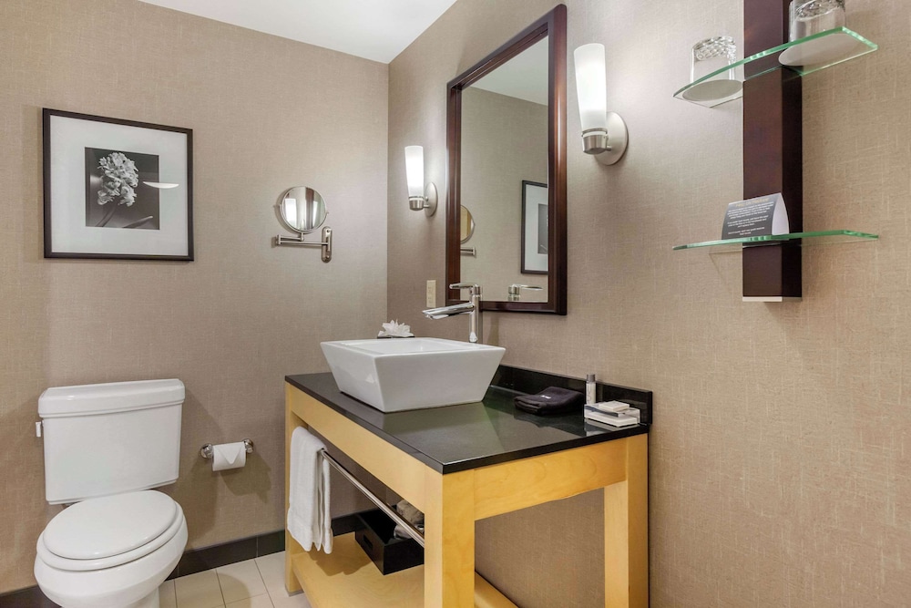 Suite, Multiple Beds, Non Smoking - Photo 7