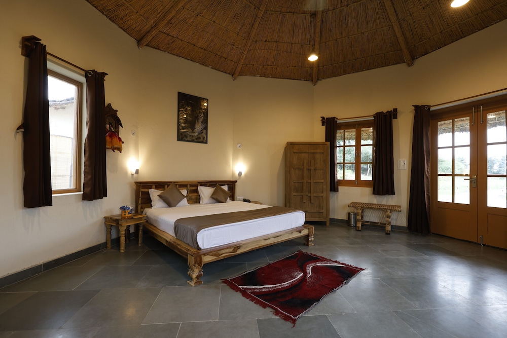 Maharaja Cottage With Open Air Bathtub photo 1