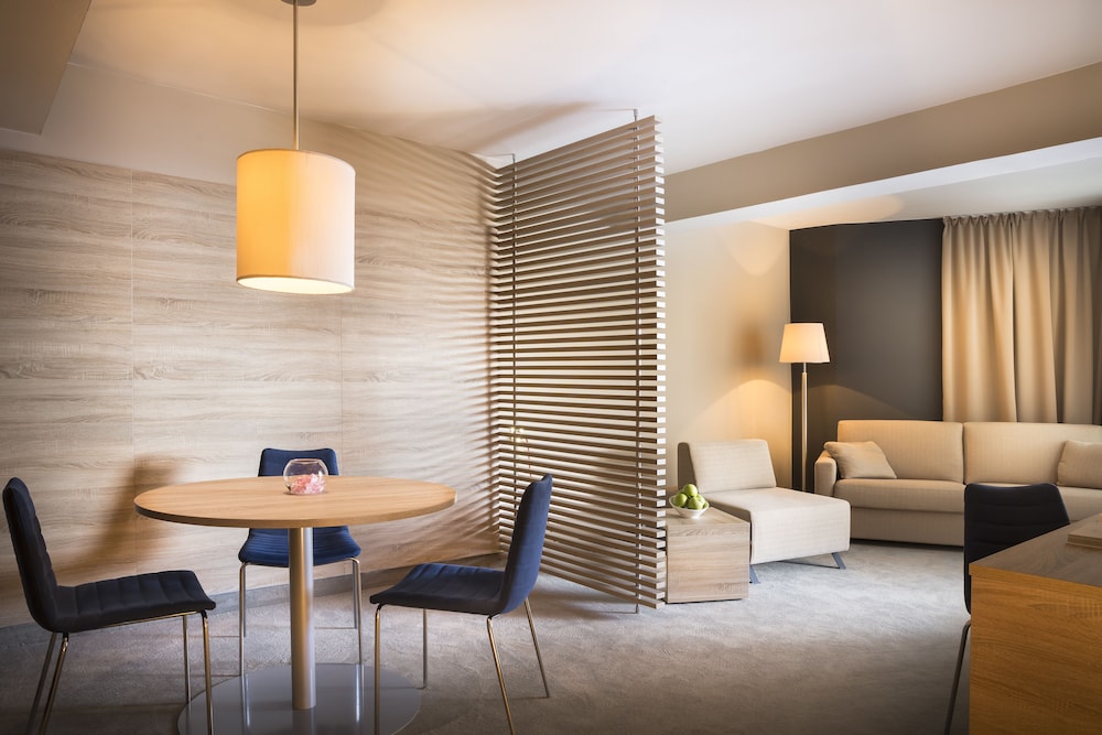 Suite - Photo 2