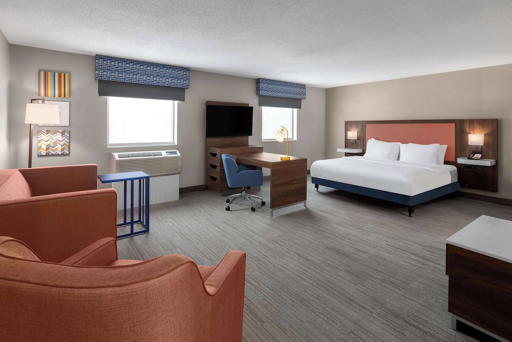 Suite, 1 King Bed, Accessible, Non Smoking - Photo 2