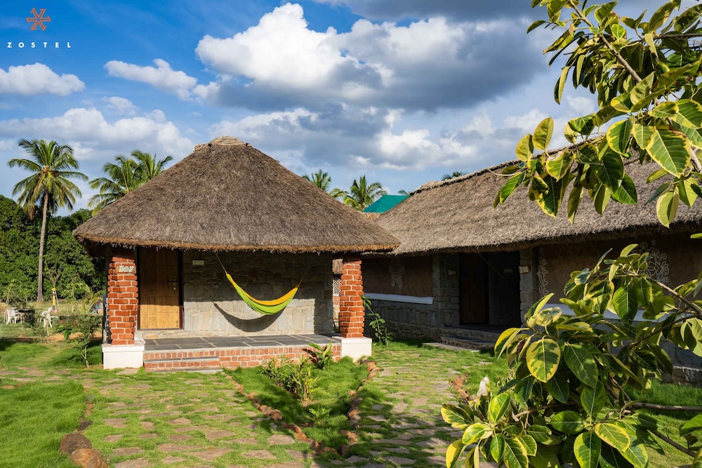 Deluxe Mud Cottage - Photo 3