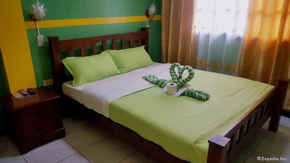 Deluxe Room, 1 Queen Bed photo 1