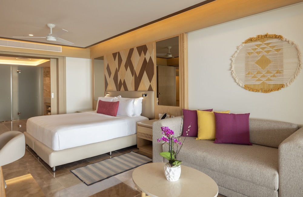 Luxury Chairman Two Bedroom Suite Ocean Front Diamond Club - Photo 8