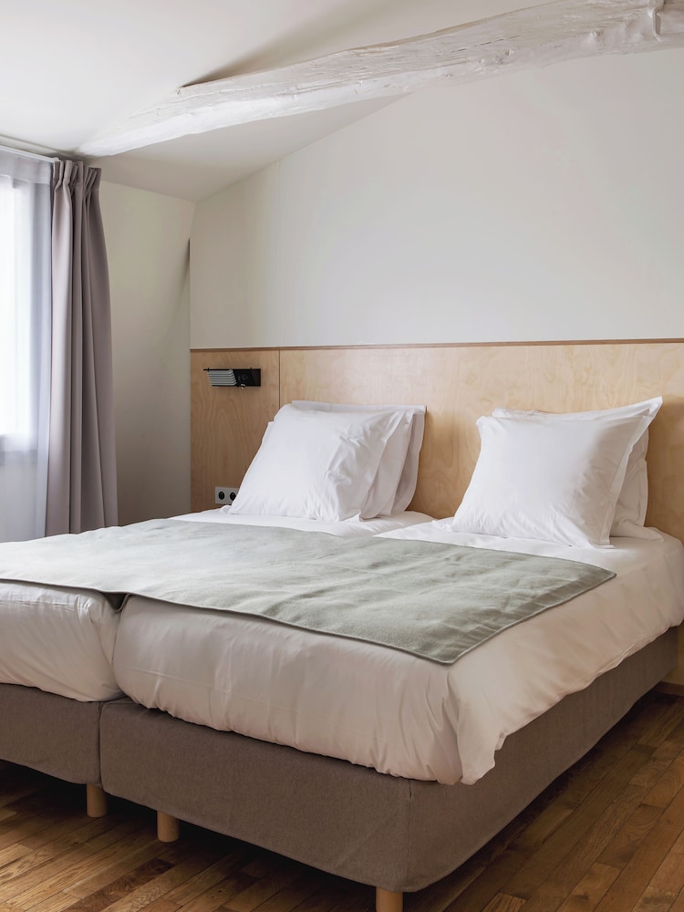 Superior Triple Room thumbnail 6