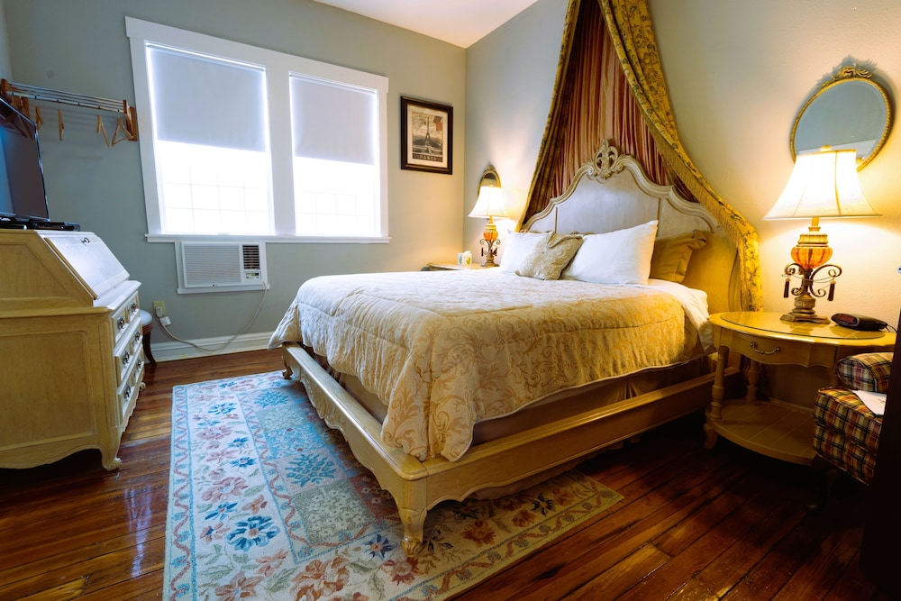 Premium Room, 1 King Bed (Victorian Style) Second floor photo 2