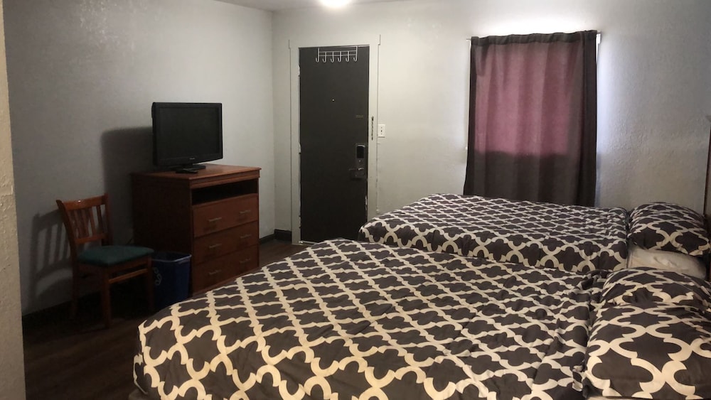 Room, 2 Queen Beds, Non Smoking - Photo 2