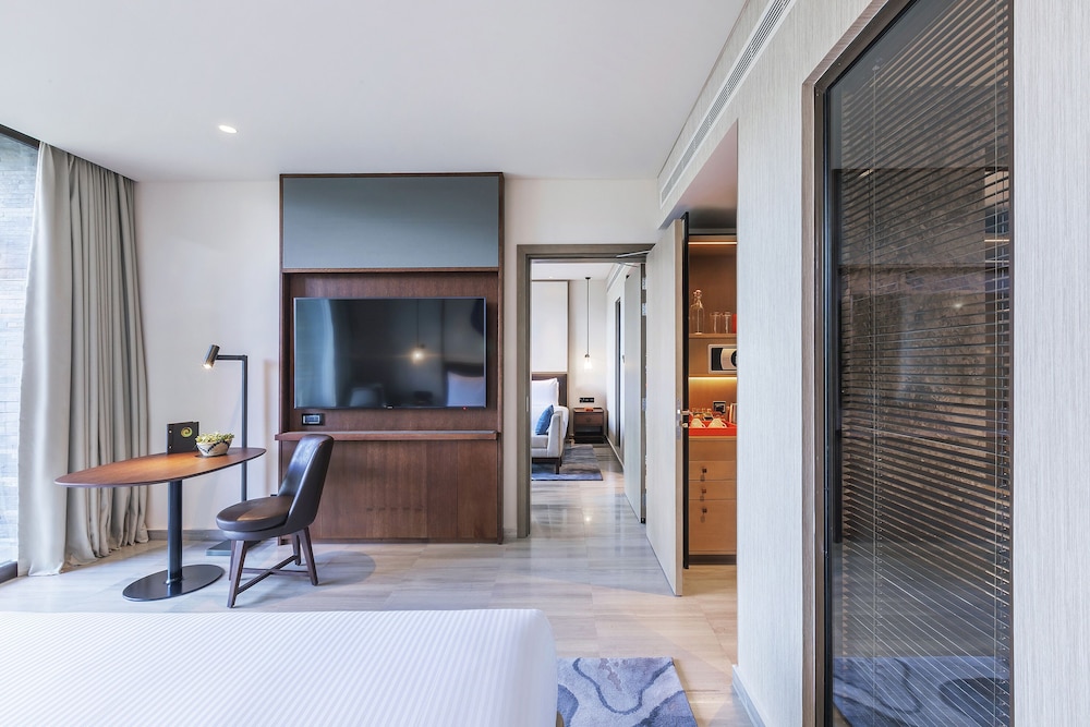 Deluxe Room (Interconnecting - Mount Meru View) - Photo 3