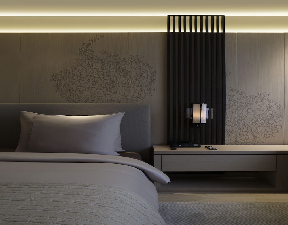Club Room, Hi-Tea & Club Lounge Access, Floor Butler on Request