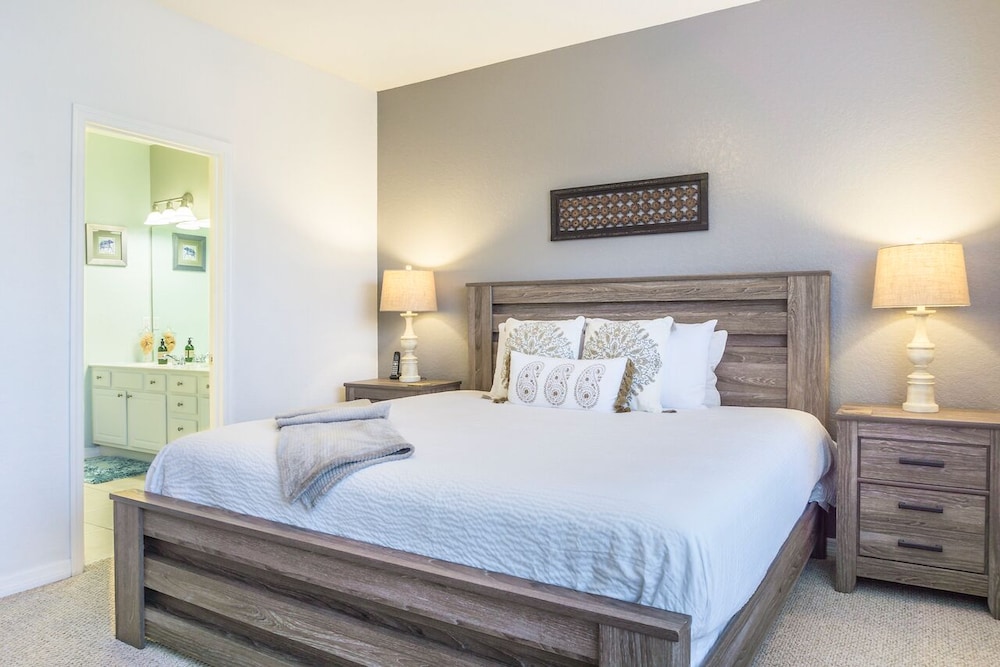 Luxury Townhome, 3 Bedrooms, Non Smoking
