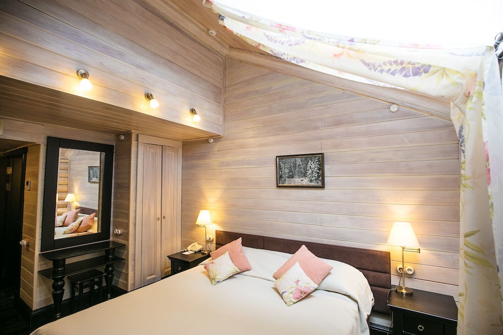 Standard Double Room (Mansard)
