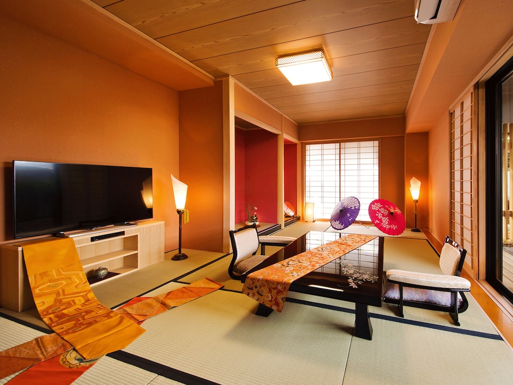 Japanese Style Room with Japanese Private Stone Garden (42sqm)