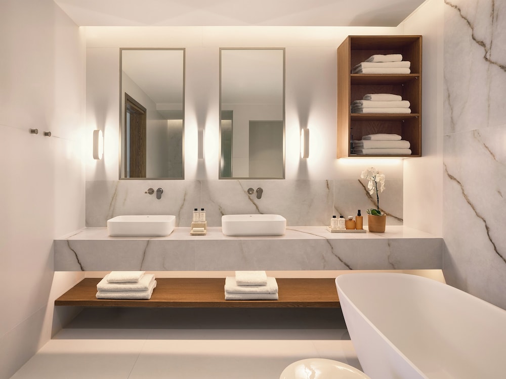 3-Bedroom Duplex Suite thumbnail 6