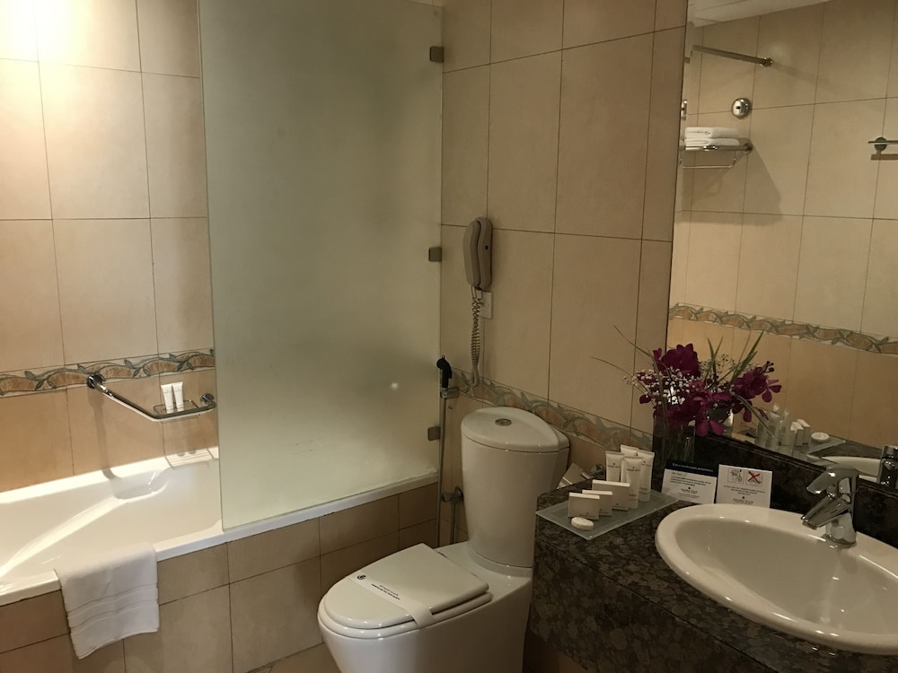 Executive Suite, 3 Bedrooms, Kitchen photo 2
