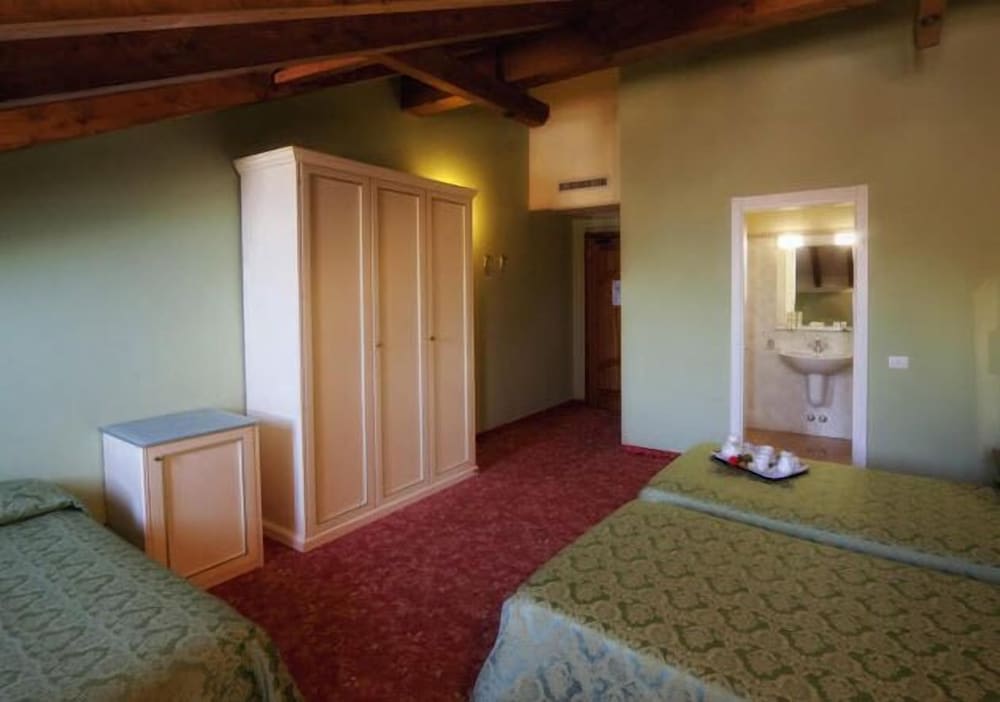 Family Attic Room - Photo 4