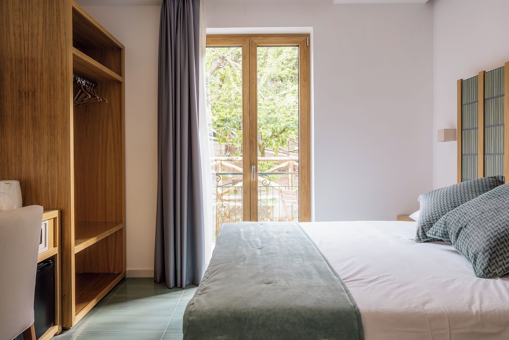 Classic Room, Garden Area