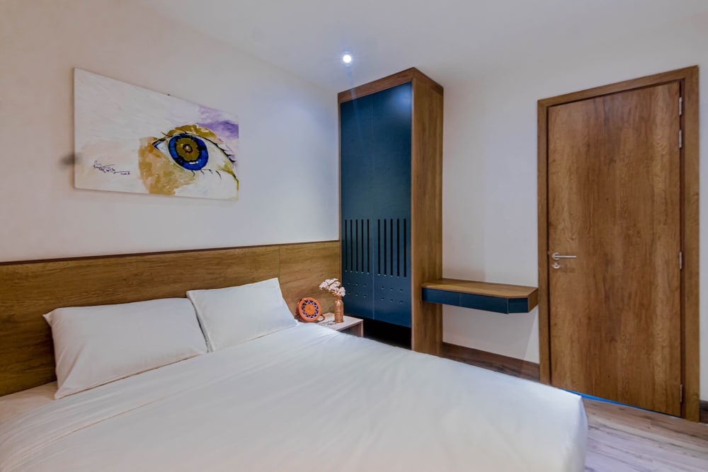 Two-Bedroom Apartment with Balcony - Photo 11