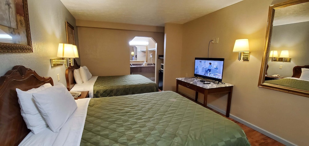 Deluxe Double Room, 2 Double Beds, Private Bathroom photo 3