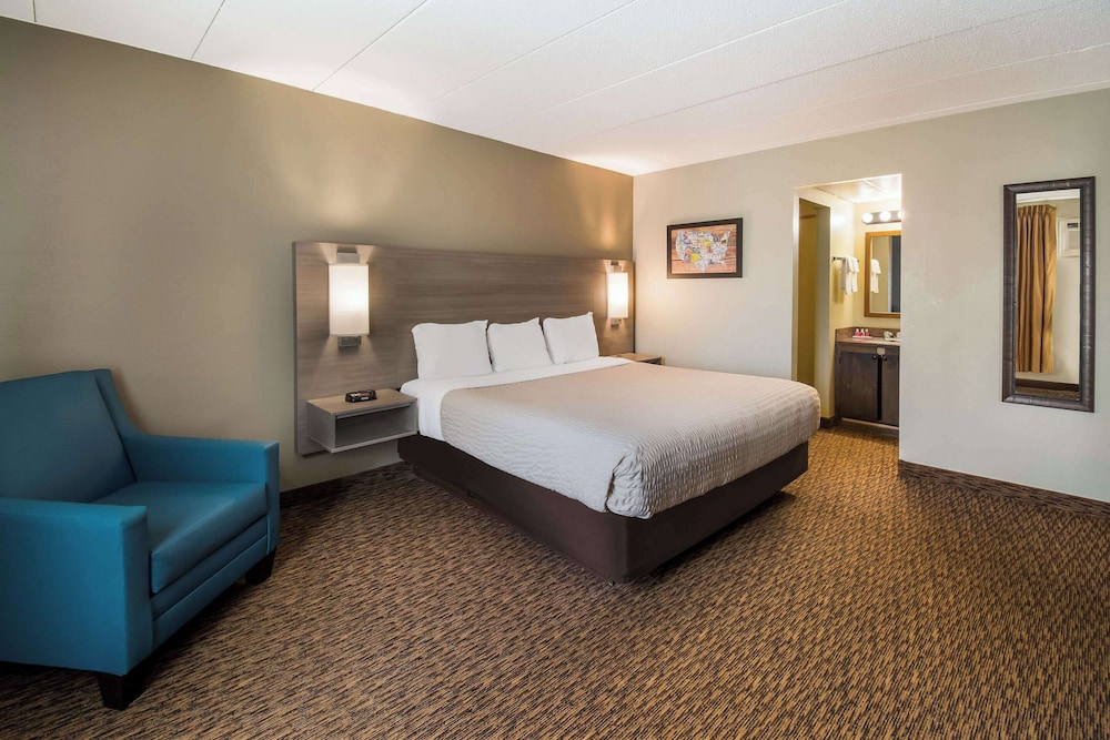 Suite, 1 King Bed, Non Smoking - Photo 6