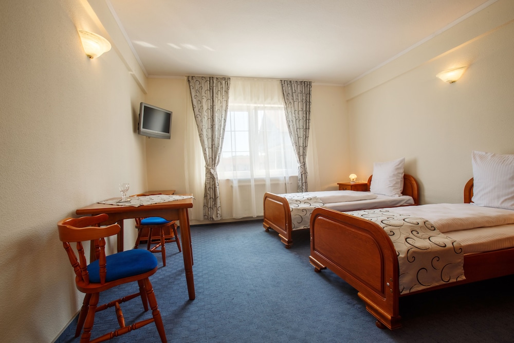 Standard Twin Room, Multiple Beds photo 3