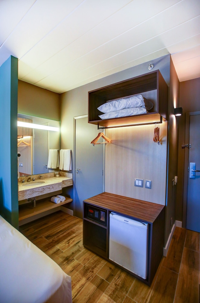 Family Room, 2 Double Beds - Photo 6